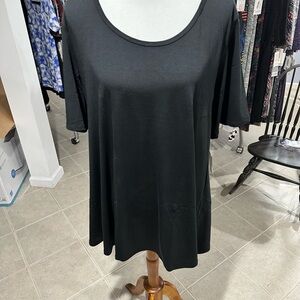LuLaRoe Black Perfect T